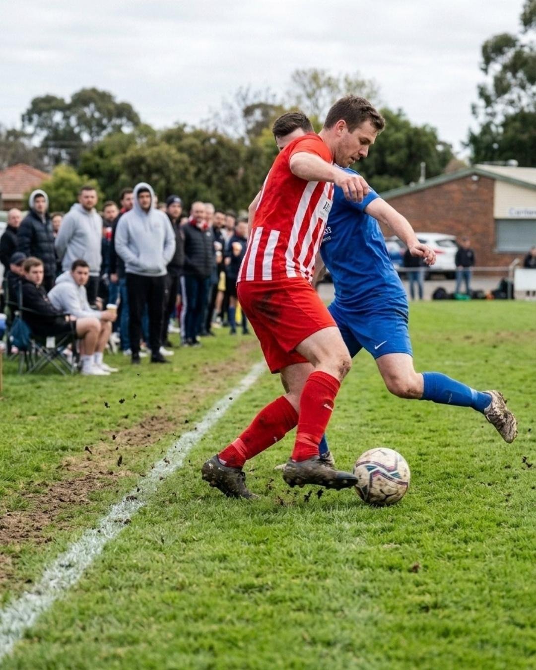 Un tiro in una partita di calcio amatoriale — creazione di siti web per club di calcio