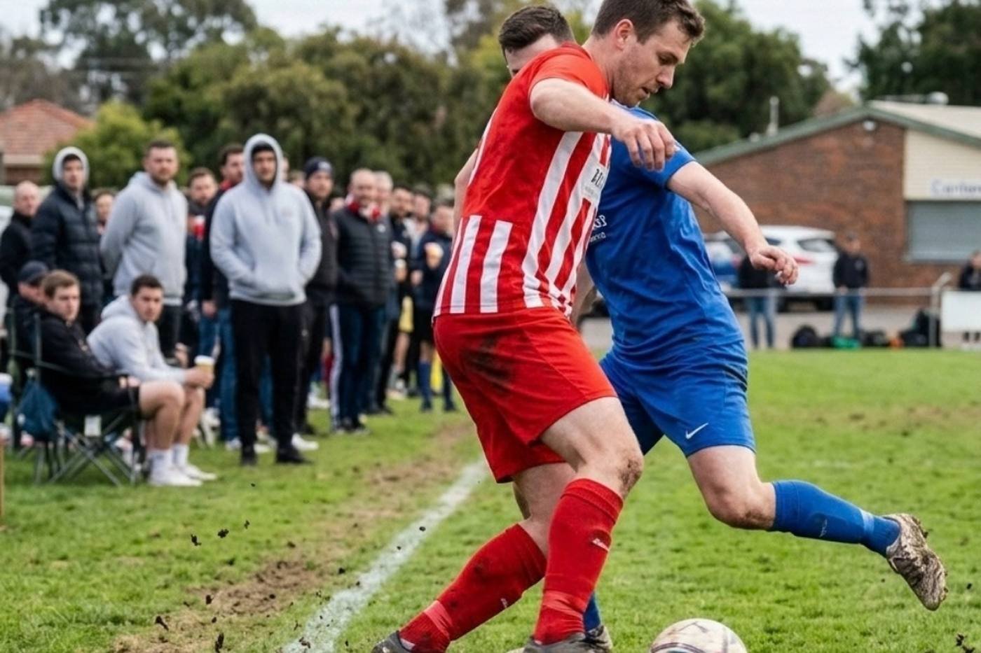 Un tiro in una partita di calcio amatoriale — creazione di siti web per club di calcio