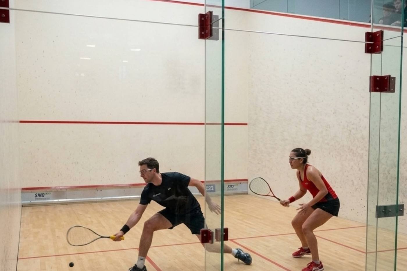 Ein Squash-Ballwechsel von außen gesehen — Website-Erstellung für Squash-Clubs